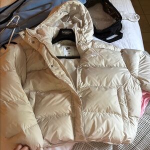 Nike Cream Puffer Jacket with Quilted Design